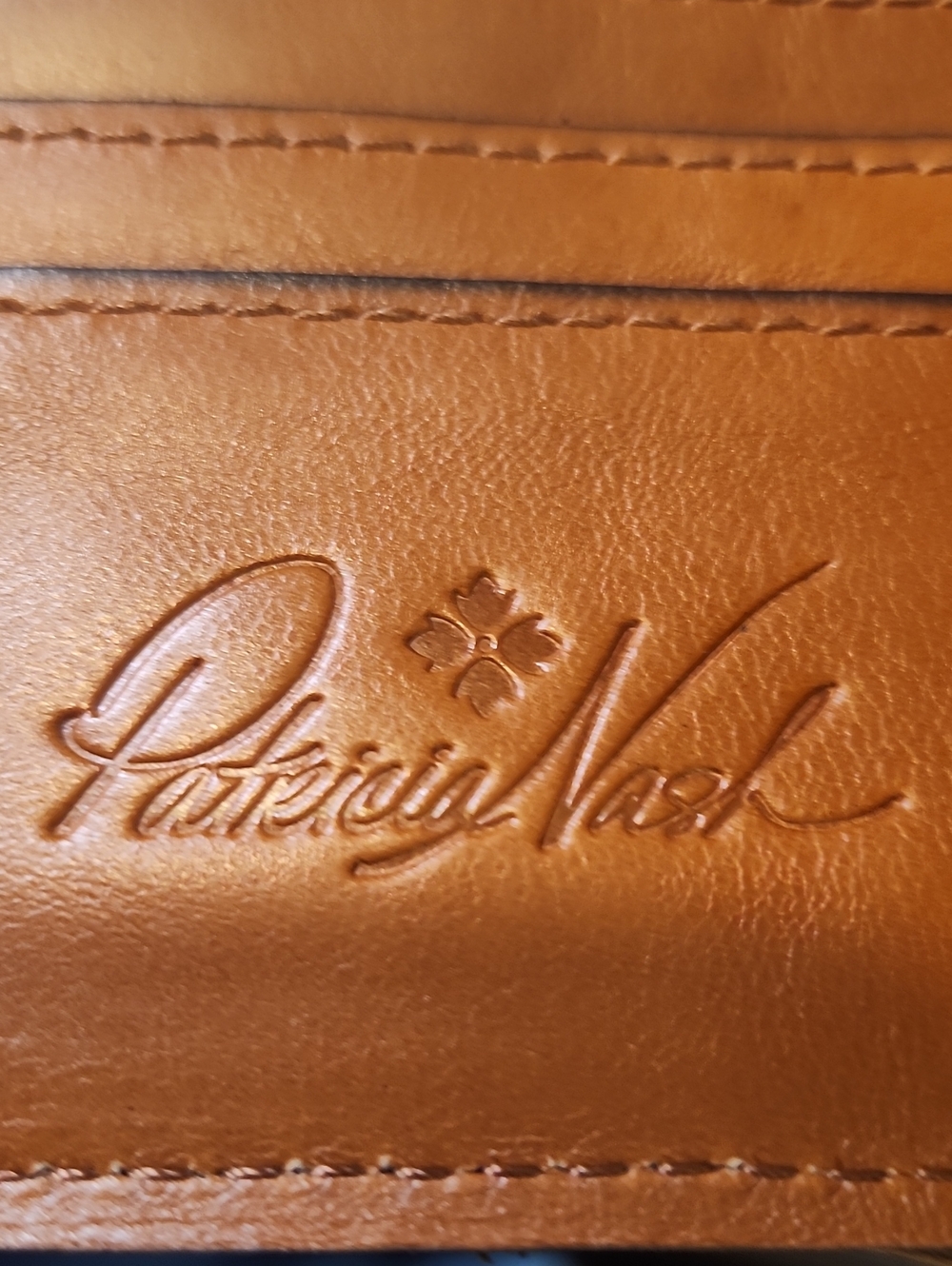 Patricia Nash Leather Reiti Bifold Wallet With Kiss Lock Frame Pocket - Picture 3 of 8